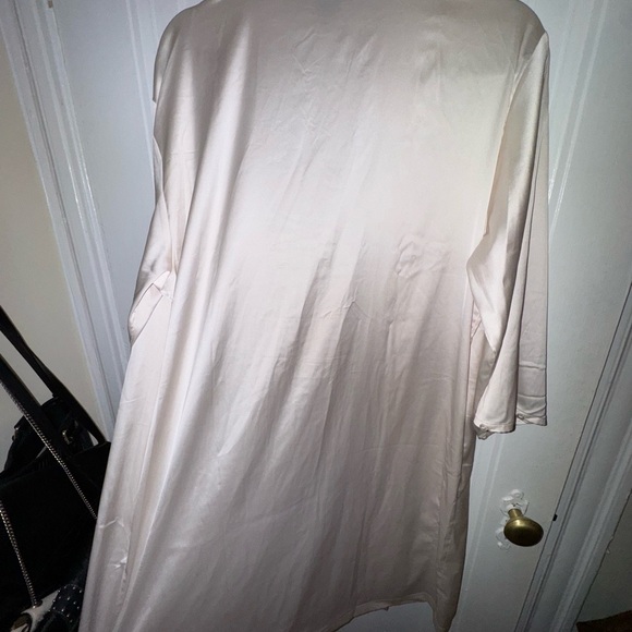 NWOT - House of Harlow Cream Satin Robe (no belt!) - Picture 6 of 7